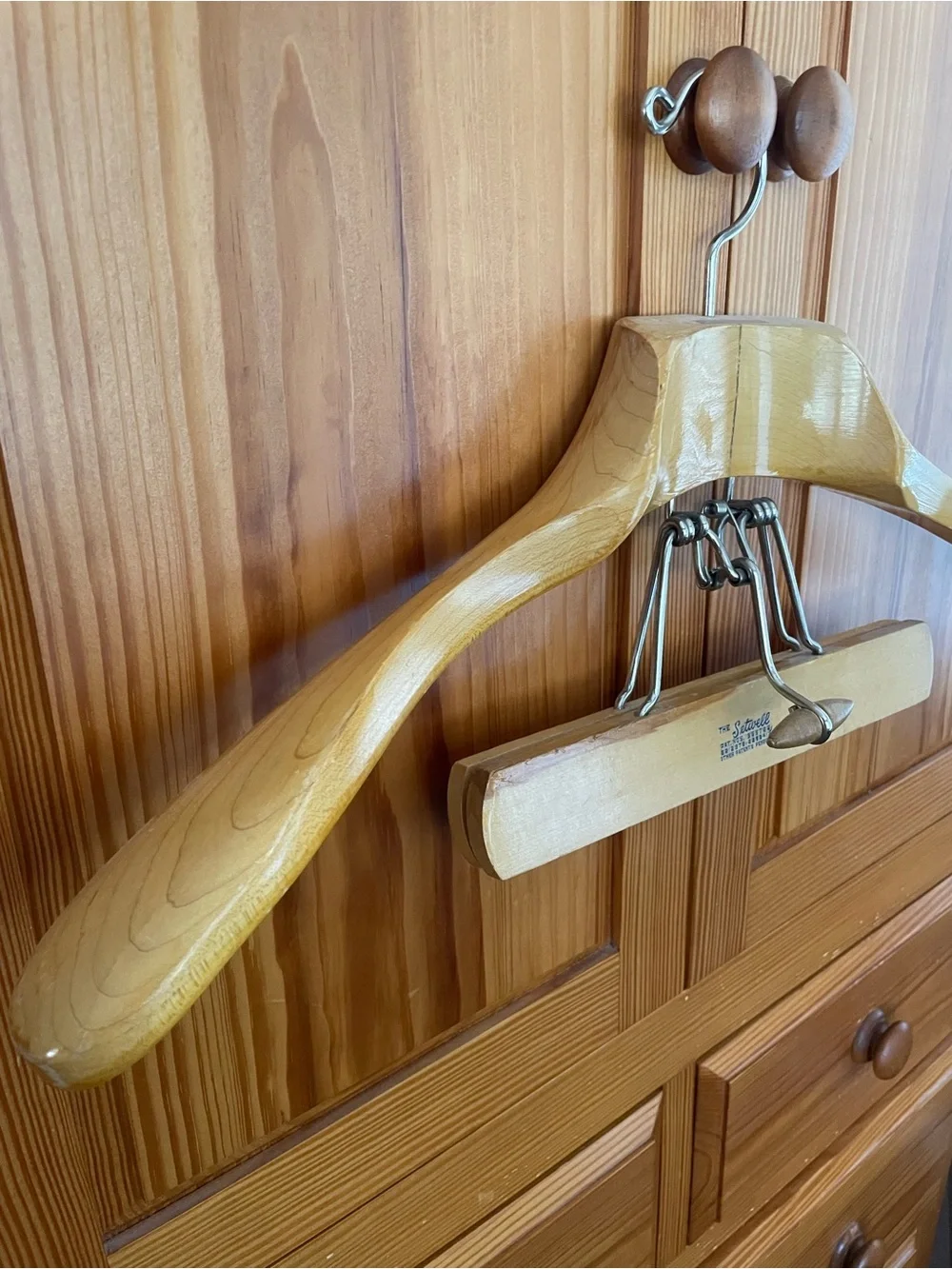 Setwell Vintage Wooden French Collar Deluxe Suit Hanger with Pant Clamp